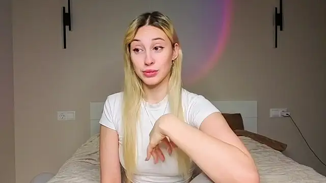 Snapshot of foxy_vivi chatting on November 5, 2025, 3:34 pm foxy vivi online show from November 5, 2025, 3:34 pm