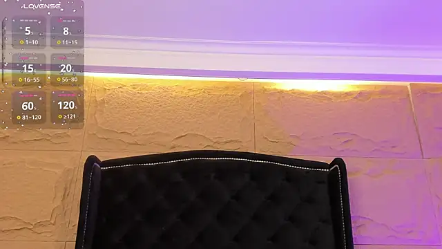 naomi hill1 online show from November 21, 2025, 9:57 pm