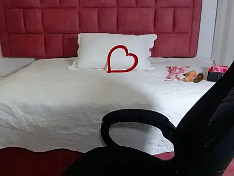 sweetsubmisaxox online show from October 20, 2025, 2:28 pm