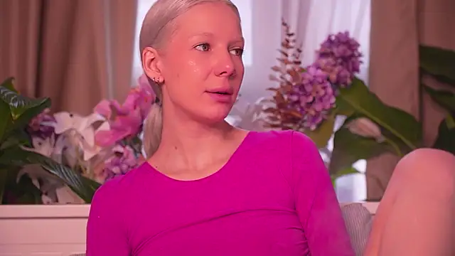 RanyThomson online show from December 14, 2025, 11:04 am