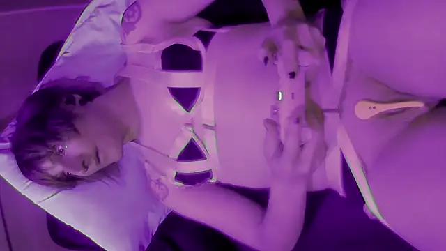 Moonless Joy online show from October 27, 2025, 11:31 pm