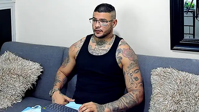 Snapshot of MICHELL_ARTHUS_ chatting on October 9, 2025, 10:19 pm MICHELL ARTHUS online show from October 9, 2025, 10:19 pm