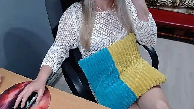 Snapshot of Ledi_Catherin chatting on May 1, 2026, 8:13 pm Ledi Catherin online show from May 1, 2026, 8:13 pm