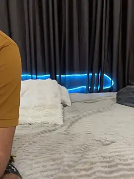 vickyandtania online show from February 8, 2026, 5:05 pm