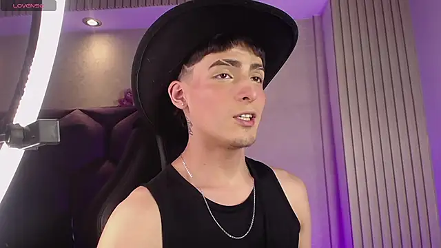 MateoMitchell online show from April 22, 2026, 4:37 am