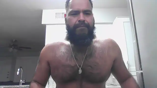 BigJohnBear39 online show from October 5, 2025, 5:17 am