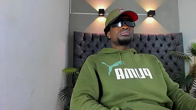 COMPTON 01 online show from November 18, 2025, 3:45 am