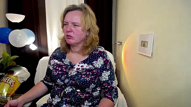 VestaWoody online show from October 5, 2025, 6:23 am