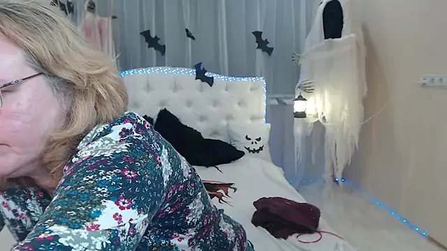 VestaWoody online show from October 17, 2025, 6:27 am