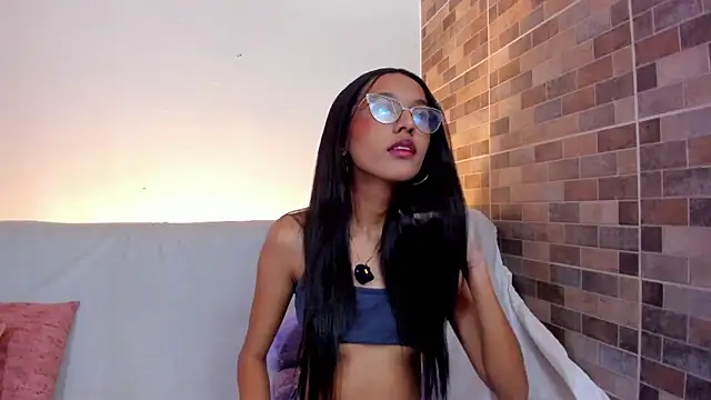 luna valen online show from October 31, 2025, 3:18 am