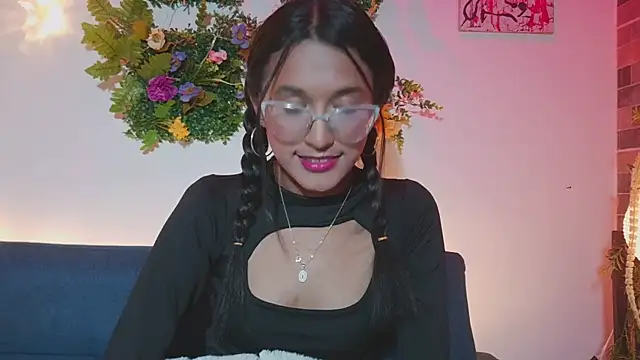 luna valen online show from March 6, 2026, 3:14 am