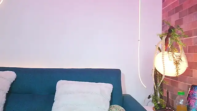 luna valen online show from March 28, 2026, 3:17 am