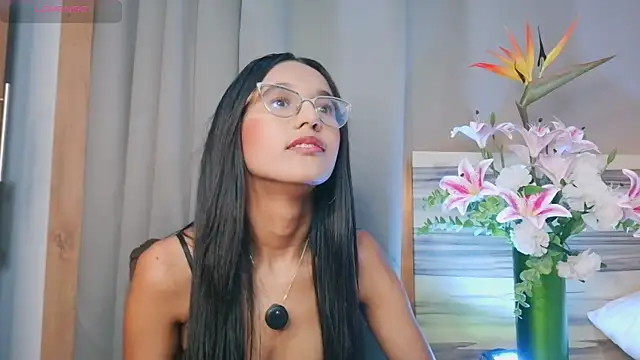 luna valen online show from May 10, 2026, 4:39 am
