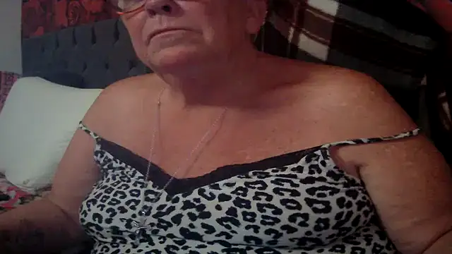 Playful MILF Demi online show from May 27, 2026, 9:23 pm