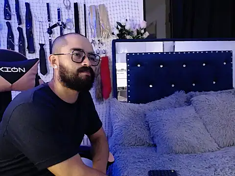 Aron and Queen Annie online show from November 23, 2025, 2:22 am