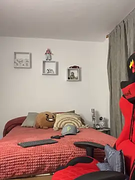 Ezzio Scolaro online show from November 7, 2025, 11:27 pm