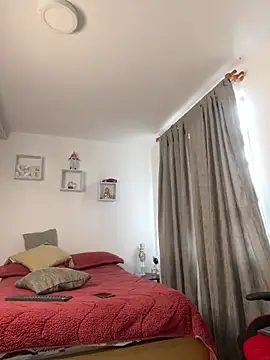 Ezzio Scolaro online show from February 9, 2026, 9:08 pm