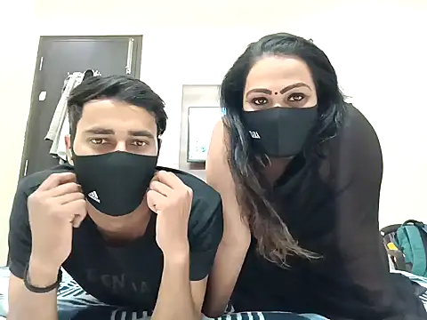 Snapshot of horny_milf_couple chatting on October 8, 2025, 1:31 pm horny milf couple online show from October 8, 2025, 1:31 pm