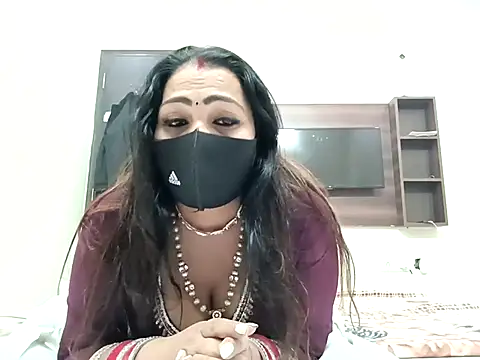 horny milf couple online show from November 23, 2025, 5:46 pm