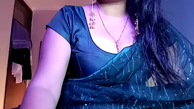 Snapshot of horny_milf_couple chatting on May 28, 2026, 5:43 pm horny milf couple online show from May 28, 2026, 5:43 pm