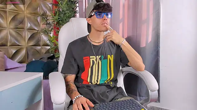 imsammytop online show from October 21, 2025, 1:23 pm