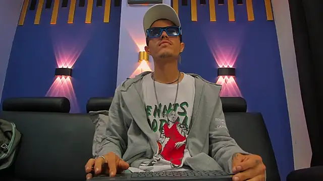 imsammytop online show from October 29, 2025, 11:23 am