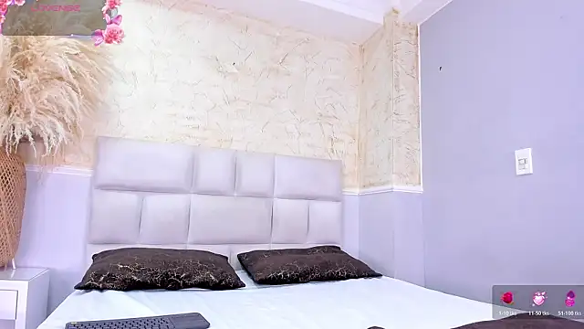 ScarletEvanss  online show from December 21, 2025, 12:01 pm