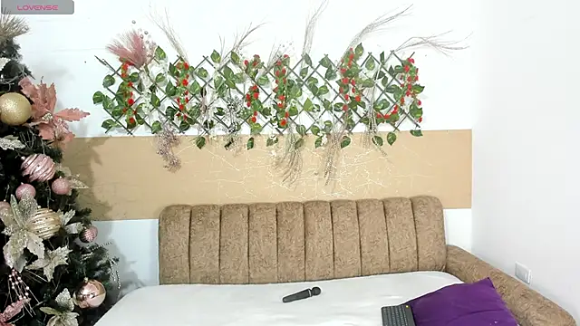 iisabella09 online show from December 18, 2025, 5:13 am