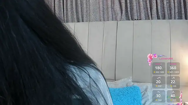 Snapshot of alahia_hank chatting on November 5, 2025, 6:08 pm alahia hank online show from November 5, 2025, 6:08 pm