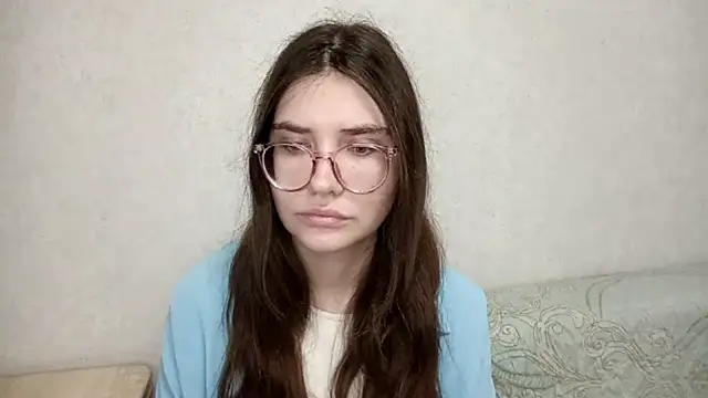 StacyMillerBom online show from October 15, 2025, 2:39 pm