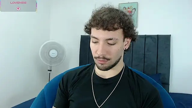 angel kyrozz online show from February 2, 2026, 7:01 pm