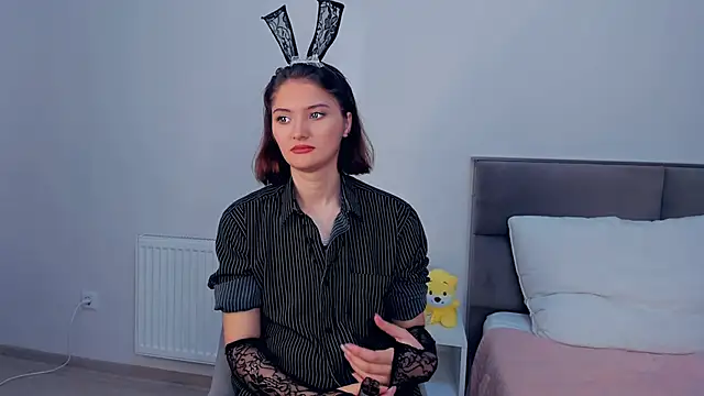 LorrieDegonia online show from October 7, 2025, 4:09 am