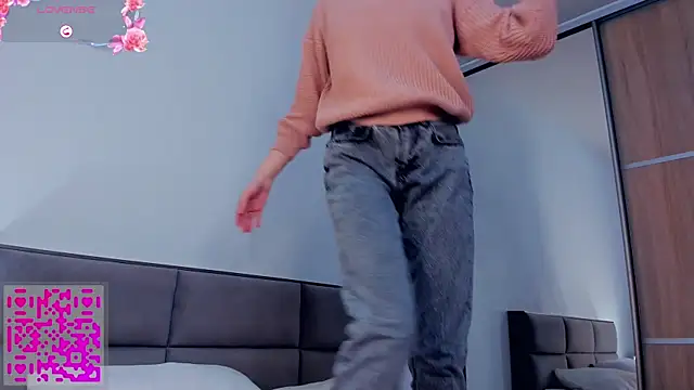 LorrieDegonia online show from October 13, 2025, 4:12 am