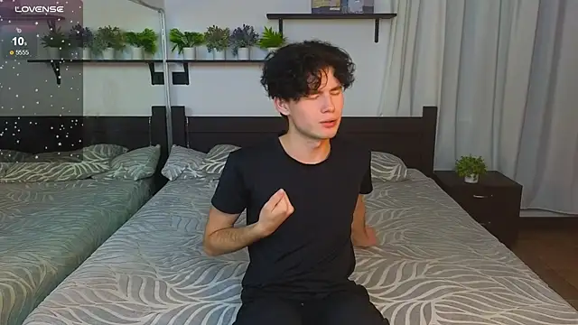 Snapshot of Cute_Mike chatting on November 18, 2025, 4:55 pm Cute Mike online show from November 18, 2025, 4:55 pm