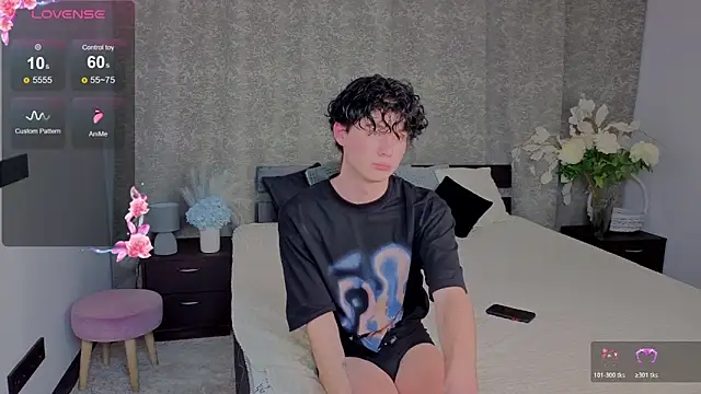 Snapshot of Cute_Mike chatting on November 28, 2025, 8:00 pm Cute Mike online show from November 28, 2025, 8:00 pm