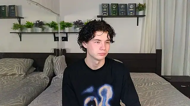 Snapshot of Cute_Mike chatting on February 14, 2026, 1:35 am Cute Mike online show from February 14, 2026, 1:35 am