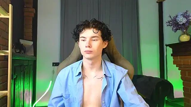 Snapshot of Cute_Mike chatting on February 15, 2026, 9:52 am Cute Mike online show from February 15, 2026, 9:52 am