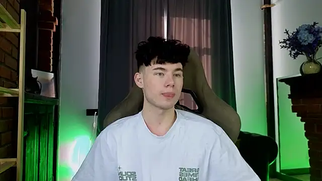 Snapshot of Cute_Mike chatting on February 19, 2026, 5:58 am Cute Mike online show from February 19, 2026, 5:58 am