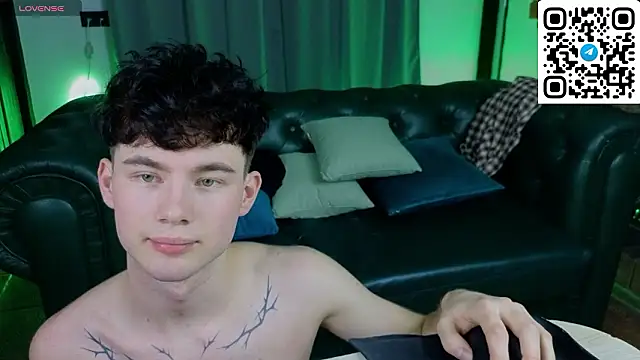 Snapshot of Cute_Mike chatting on February 25, 2026, 8:51 pm Cute Mike online show from February 25, 2026, 8:51 pm