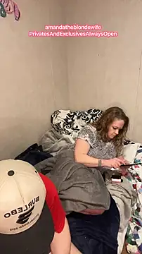 amandatheblondewife online show from April 20, 2026, 10:44 pm