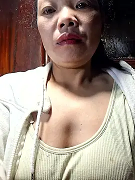 miomio-12 online show from November 8, 2025, 9:35 pm