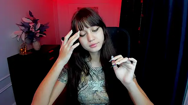 TiffanyYounge online show from November 15, 2025, 4:10 am