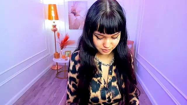 TiffanyYounge online show from April 7, 2026, 12:16 pm