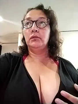 -saraqueen- online show from November 12, 2025, 4:51 pm