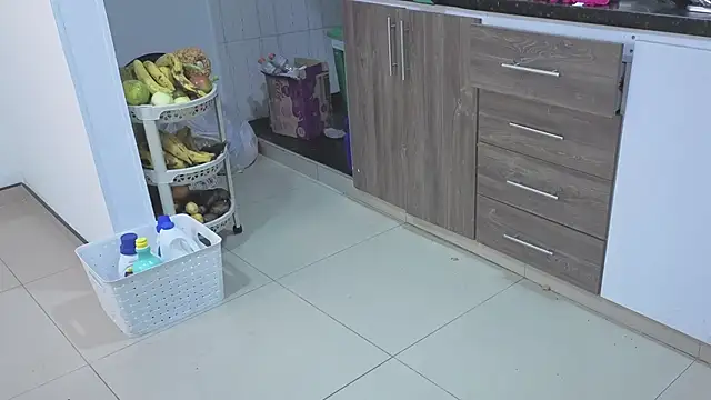 Catherine     online show from November 30, 2025, 2:04 am