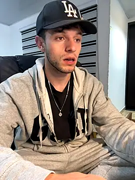 Snapshot of noah_red chatting on October 14, 2025, 4:02 am noah red online show from October 14, 2025, 4:02 am