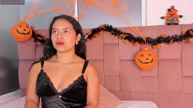 Snapshot of Amayavaldes chatting on October 9, 2025, 1:36 am Amayavaldes online show from October 9, 2025, 1:36 am