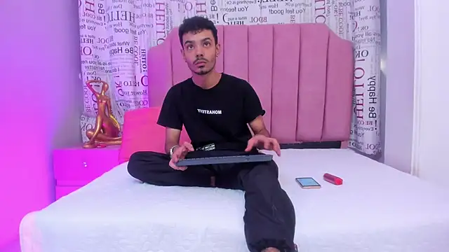 Snapshot of Timothe_Evans chatting on October 20, 2025, 9:15 pm Timothe Evans online show from October 20, 2025, 9:15 pm