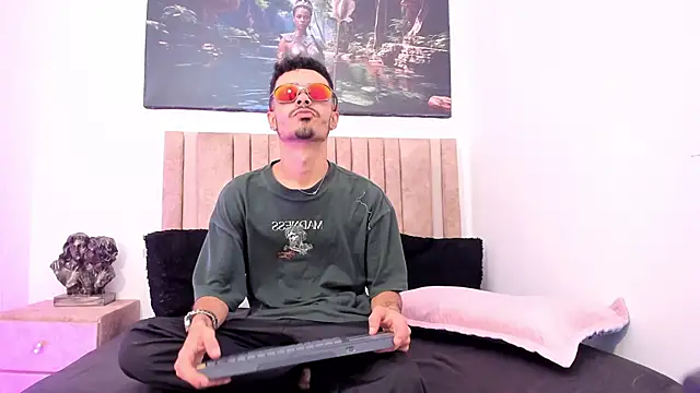 Snapshot of Timothe_Evans chatting on October 23, 2025, 8:07 pm Timothe Evans online show from October 23, 2025, 8:07 pm