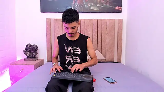 Snapshot of Timothe_Evans chatting on October 25, 2025, 8:47 pm Timothe Evans online show from October 25, 2025, 8:47 pm